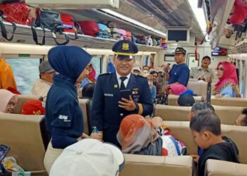 Keren Nih, Dekopinda Bandung Gelar Diklat SDM di Gerbong KA