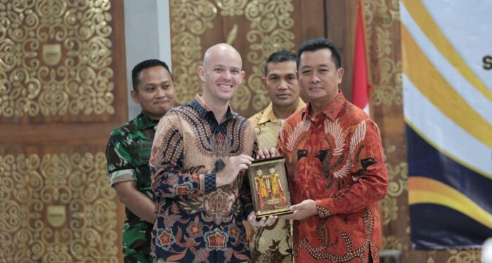 Ema Sambut Pasis Negara Sahabat di Pendopo