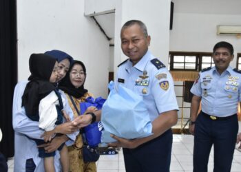 Hari Bakti Ke 76, TNI AU Bakorda Bandung Bagikan Ratusan Paket Sembako