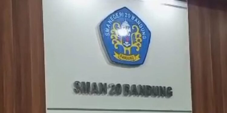 Sistem Zonasi, Calon Siswa Ini “Terlempar” dari SMAN 20 Bandung