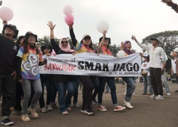 35 Tahun Berpisah, Balad 88 SMAN 53 Bandung Bertemu di Reuni Akbar