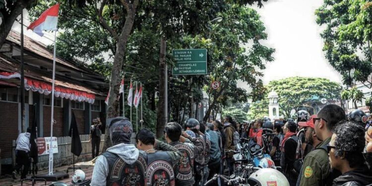 Tradisi Marak & Bantu Pesantren, Semarakkan HUT RI 78 Bikers Brotherhood 1% MC