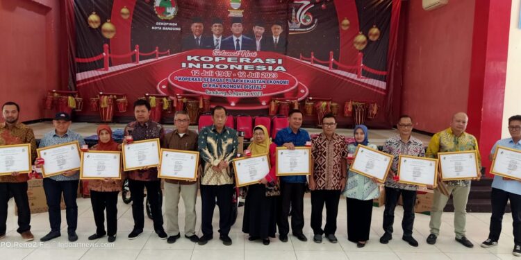 Ketua Karya Pena Balarea Sabet Tokoh Penggiat Koperasi