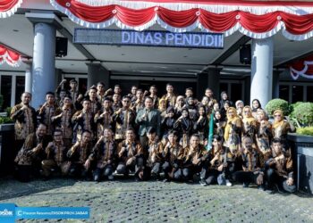 Kadisdik Jabar Lepas Kontingen FLS2N Yang Berlaga Tingkat Nasional
