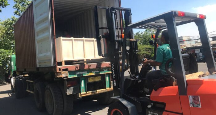 PT Pos Ekspor Perdana Saung Angklung Mang Udjo Ke Seoul