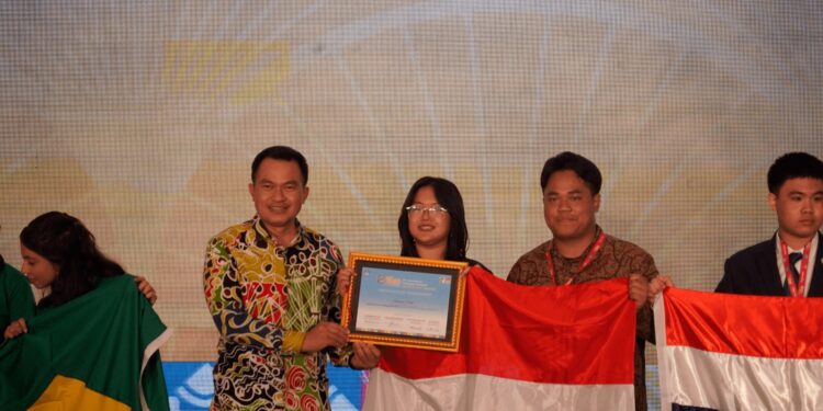 SMAS Pribadi Bandung dan SMAN 3 Bogor Sumbang Medali di iGEO 2023