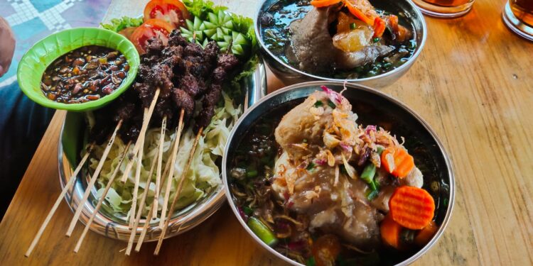 Cobain Aneka Makanan di RM Hj Yulia, Dijamin Maknyoos