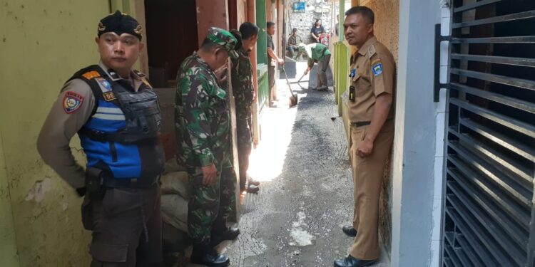 Koramil 1812 Bandung Wetan Aspal Jalan Gang di Tamansari