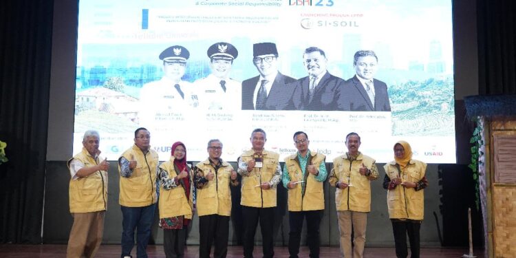 Buka Konferensi Nasional Ke-9 di Tel-U, Sandiaga Uno Sebut Maksimalkan Potensi Digital Melalui Pentahelix