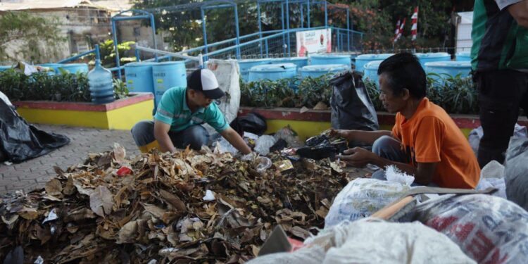 TPA Sarimukti Masih Belum Normal, Masyarakat Kembali Pilah Sampah