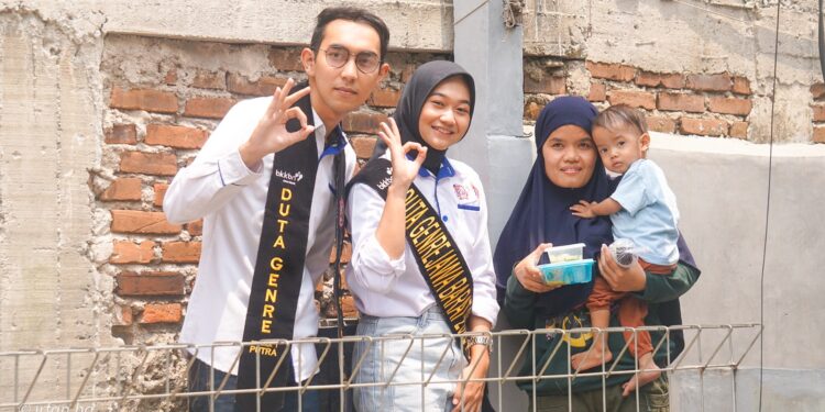 Mantap, Keliling Kampung Duta GenRe Jabar Bagikan Makanan Anak Stunting