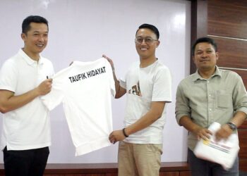 Maju Jadi Caleg, Taufik Hidayat Siap Menangkan Pasangan Capres Ini