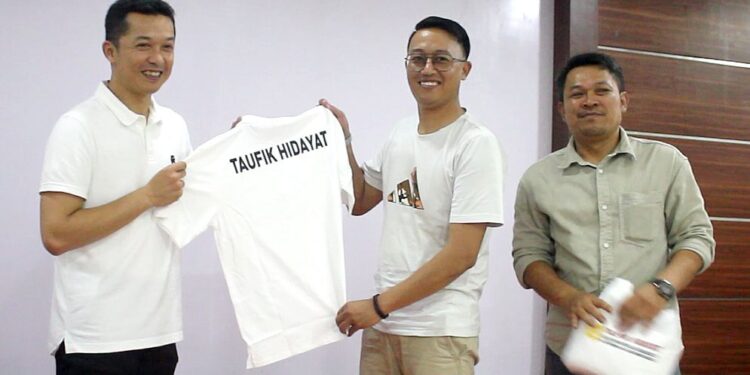 Maju Jadi Caleg, Taufik Hidayat Siap Menangkan Pasangan Capres Ini