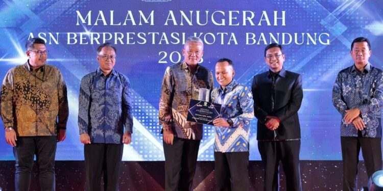 Raih Penghargaan, Bambang Apresiasi ASN Kota Bandung