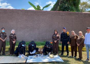 Kejari Magelang Hancurkan 6,2 Kilogram Mercon