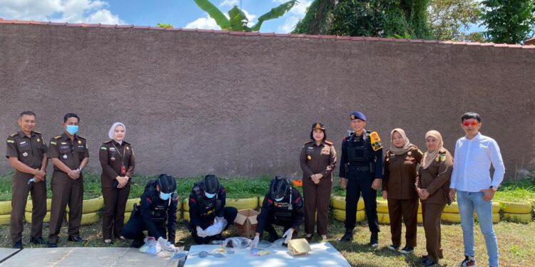 Kejari Magelang Hancurkan 6,2 Kilogram Mercon