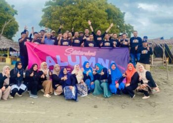 Puluhan Tahun Tak Bertemu, Alumni SMIK 95 “Bersatu” di Krueng Raya