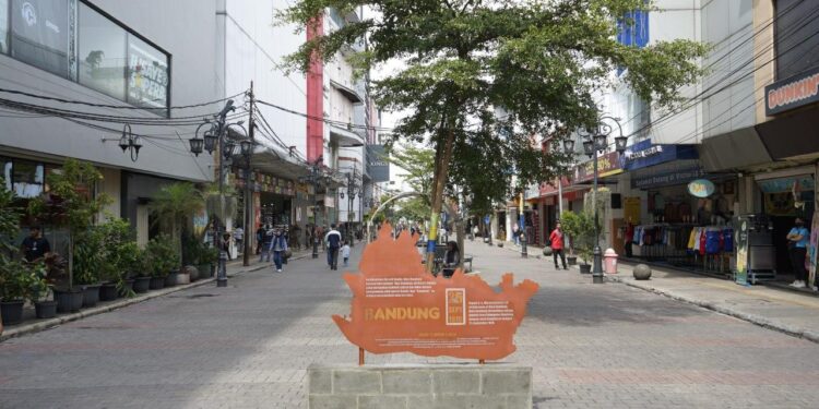 Satpol PP Akui Sulit Tertibkan PKL Dalem Kaum Bandung