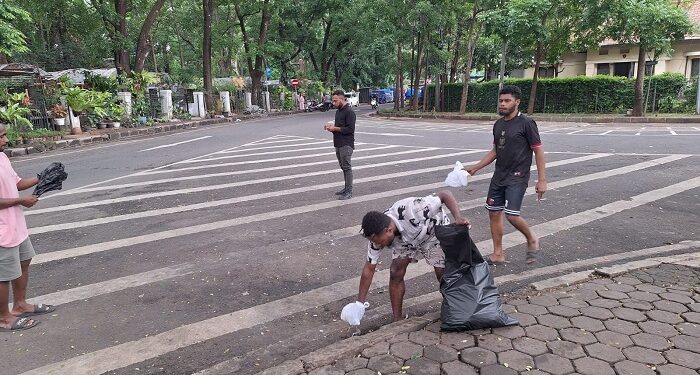 Dengan Semangat Gotong Royong, IMASEPA Bersihkan Taman Cibeunying