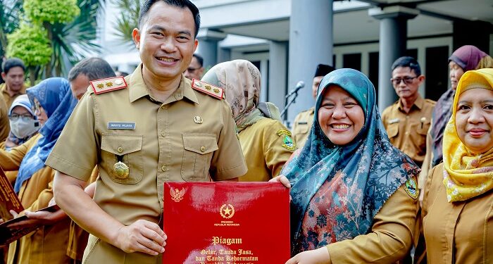 Lebih Seribu ASN Disdik Jabar Terima Satyalancana Satya