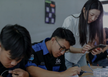 Siswa SMKN 14 Bandung Belajar Pemograman Dari Pengajar Asal Korsel