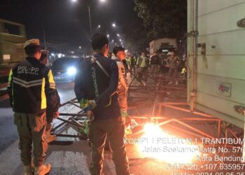 Libatkan 50 Personel, Satpol PP Tertibkan Reklame Ilegal