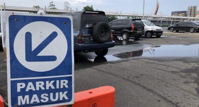 Tertibkan Parkir Liar di Masjid Al-Jabbar, Empat Jukir Diamankan Polisi