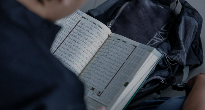 SMAN 1 Padalarang Wakafkan Al-Quran & Mukena Untuk Pesantren