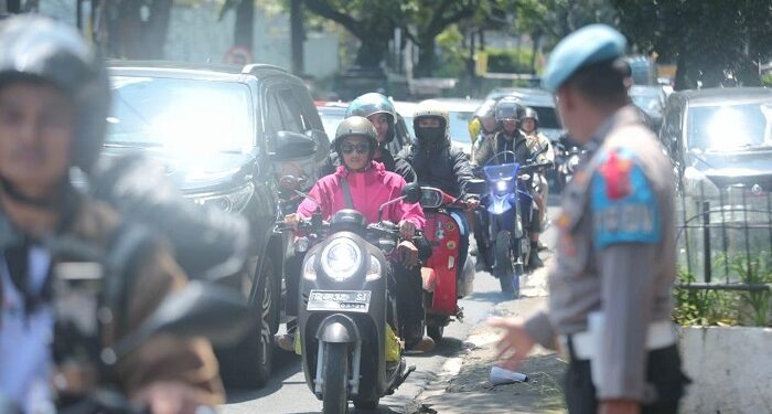 Lalulintas Lancar, Kendaraan Menuju Lembang Padat