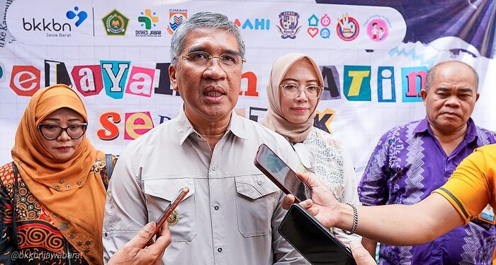 Buka Pelayanan Catin Serentak, Dicky Saromi Sebut Pernikahan Harus Matang