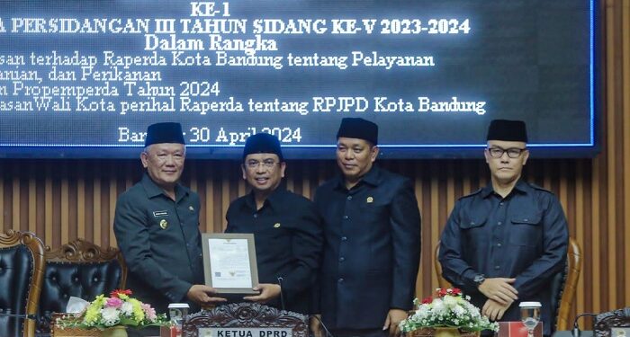 Pj Wali Kota Jelaskan Raperda RPJPD Kota Bandung Tahun 2025-2045