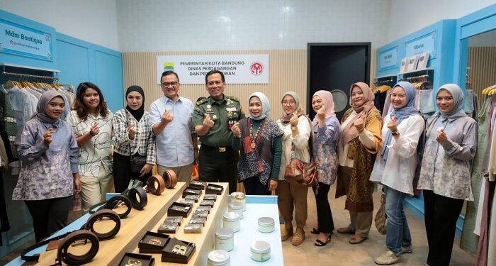 Resmikan Pasar Kreatif Bandung Store di Braga City Walk, Linda Pesan Jaga Kualitas