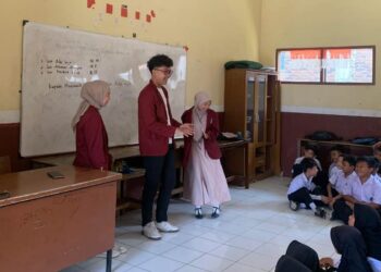 Mahasiswa USB YPKP Kenalkan Ecobrick Solusi Kelola Limbah Plastik