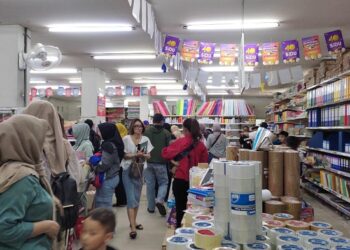 Tahun Ajaran Baru, Toko Buku Merauke Diserbu Pembeli