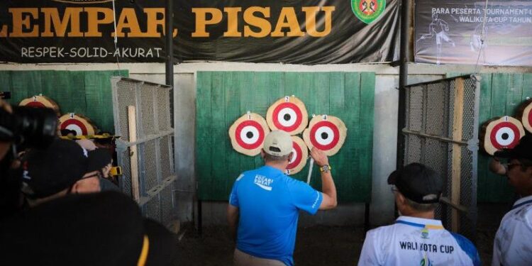 Ratusan Peserta Semarakkan Turnamen Lempar Pisau Wali Kota Cup 2024