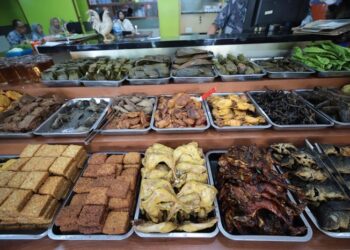 Cobain Nih Sambel Karedok & Dadak Warung Ibu Imas, Pasti Ketagihan