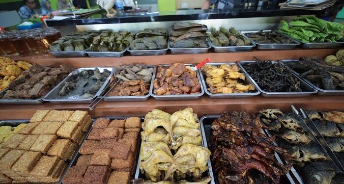 Cobain Nih Sambel Karedok & Dadak Warung Ibu Imas, Pasti Ketagihan