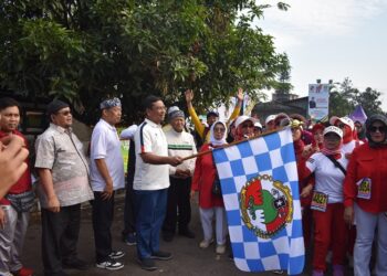 HUT Koperasi Ke 77 di Bandung, Ribuan Peserta Jalan Sehat Ambil Bagian