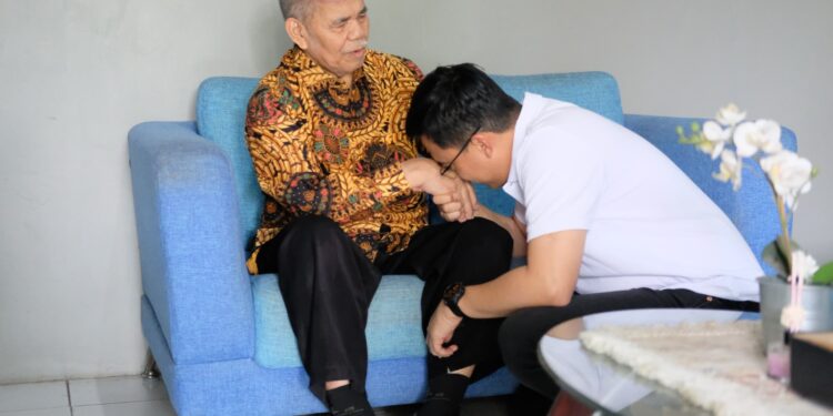Minta Restu, Sahrul Sungkem ke Ayahanda
