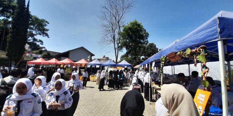 Semarak, Job Fair 4.0 Fivaganza 4.0 di SMKN 5 Bandung