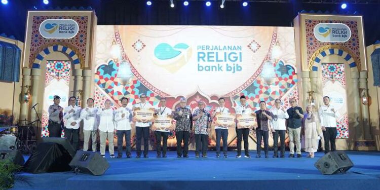 Gunakan Layanan KGB dan KPPB, bank bjb Berangkatkan Ratusan ASN Perjalanan Religi