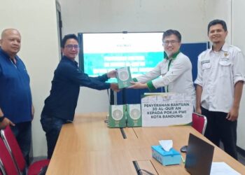 Apresiasi Ngabarin PWI, Baznas Kota Bandung Bagikan 30 Mushaf Al-Qur’an