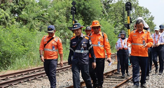 Prioritaskan Keamanan, Daop 2 Bandung Cek Rutin Jalur KA