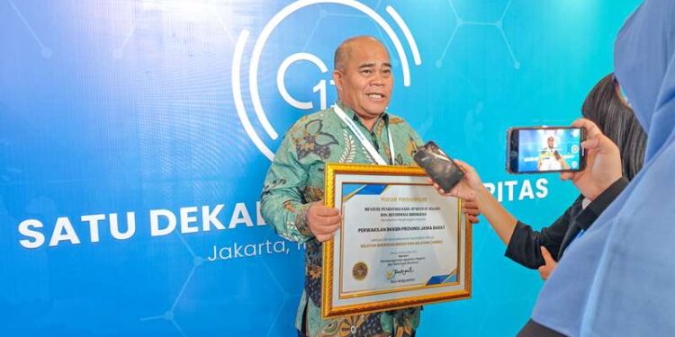 Menteri PAN-RB Serahkan Penghargaan ZI WBBM Kepada BKKBN Jabar
