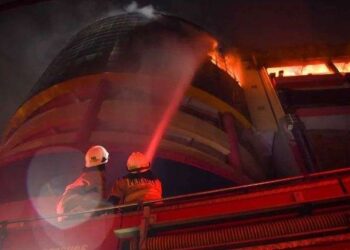 Kobaran Api Hanguskan Glodok Plaza, Sejumlah Korban Jiwa Ditemukan