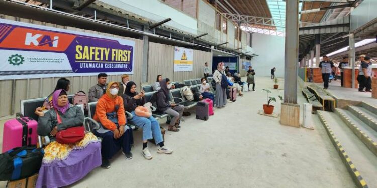 Operasikan 54 Perjalanan KA, Penumpang Daop 2 Capai 600 Ribu Lebih