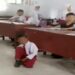 Viral Nunggak SPP, Siswa SD Belajar di Lantai