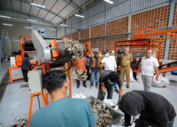 Olahan Sampah Kini Jadi Bahan Bakar Industri Semen