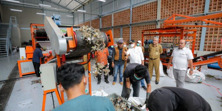 Olahan Sampah Kini Jadi Bahan Bakar Industri Semen