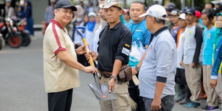 Perdana Jumat Bersih di Cicendo Libatkan 250 Peserta